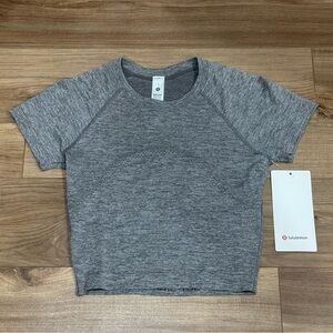 Swiftly Tech Lululemon athletica Gray cropped Short Sleeve Women’s Tee